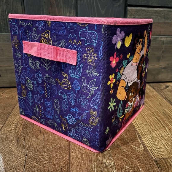 Disney Encanto Lot with Dress, Tee, and Storage Cube - Picture 16 of 16